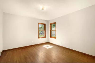 5653 N Milwaukee River Pkwy, Glendale, WI 53209 - Photo 13