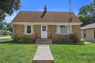 270 N 111th St, Wauwatosa, WI 53226 - Photo 19