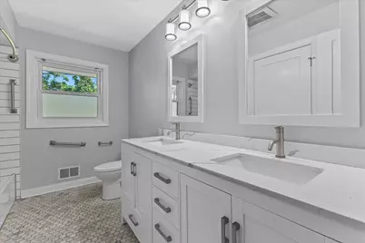 11318 N Glenwood Dr, Mequon, WI 53097 - Photo 19
