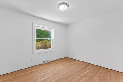 11318 N Glenwood Dr, Mequon, WI 53097 - Photo 17