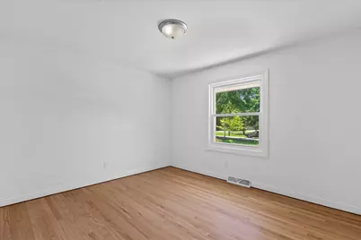 11318 N Glenwood Dr, Mequon, WI 53097 - Photo 15