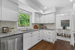 11318 N Glenwood Dr, Mequon, WI 53097 - Photo 9