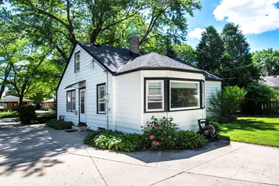 1817 N 118th St, Wauwatosa, WI 53226 - Photo 3