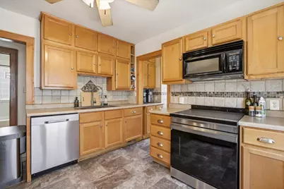 1448 S 90th St, West Allis, WI 53214 - Photo 9