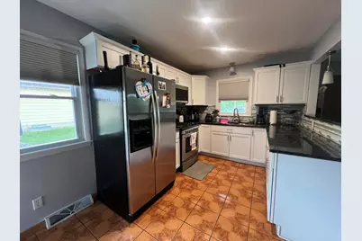 5324 W Allerton Ave, Greenfield, WI 53220 - Photo 9