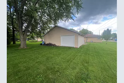 5324 W Allerton Ave, Greenfield, WI 53220 - Photo 3