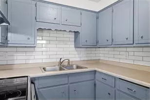 3917 Country Pl, Sheboygan, WI 53081 - Photo 5