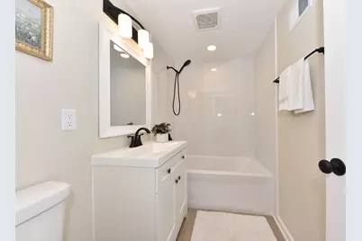 W161N8970  Hayes Ave, Menomonee Falls, WI 53051 - Photo 17