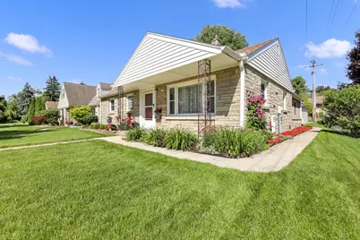 4310 W Anthony Dr, Greenfield, WI 53219 - Photo 3
