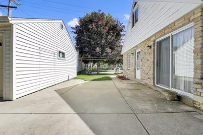 4310 W Anthony Dr, Greenfield, WI 53219 - Photo 29