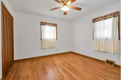 4310 W Anthony Dr, Greenfield, WI 53219 - Photo 21