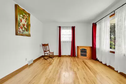 4310 W Anthony Dr, Greenfield, WI 53219 - Photo 9