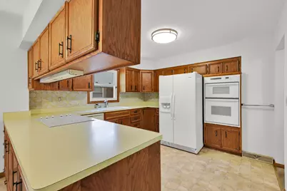 4310 W Anthony Dr, Greenfield, WI 53219 - Photo 15