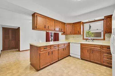 4310 W Anthony Dr, Greenfield, WI 53219 - Photo 13