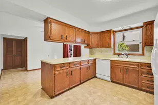 4310 W Anthony Dr, Greenfield, WI 53219 - Photo 13