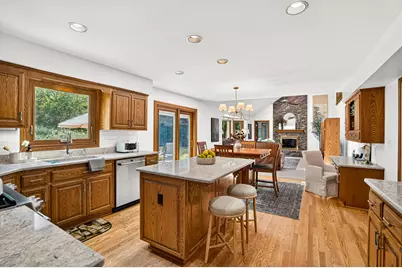 17445  St James Rd, Brookfield, WI 53045 - Photo 9