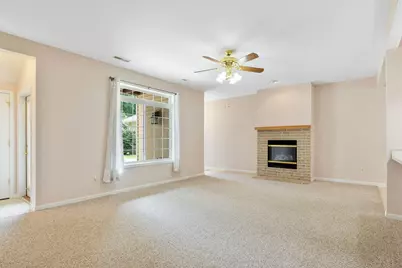 W398N5953  Autumn Woods Dr, Oconomowoc, WI 53066 - Photo 5