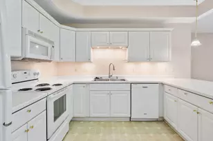 W398N5953 Autumn Woods Dr, Oconomowoc, WI 53066 - Photo 11