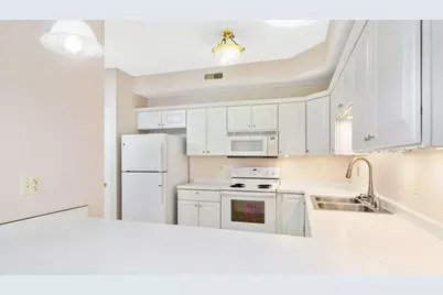 W398N5953  Autumn Woods Dr, Oconomowoc, WI 53066 - Photo 9