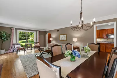 900  Apple Tree Ln, Brookfield, WI 53005 - Photo 7