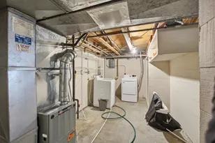 9000 N 70th St, Milwaukee, WI 53223 - Photo 31