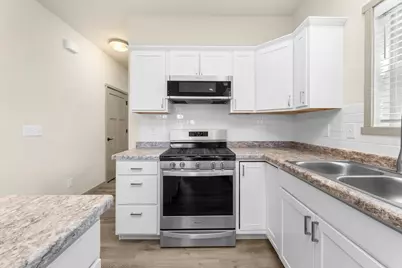1800  Prairie Pl #4, Holmen, WI 54636 - Photo 5