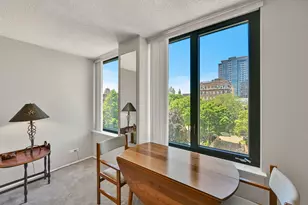 929 N Astor St, Milwaukee, WI 53202 - Photo 9