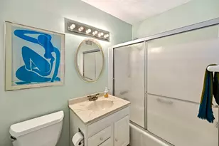 929 N Astor St, Milwaukee, WI 53202 - Photo 17