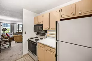 929 N Astor St, Milwaukee, WI 53202 - Photo 15