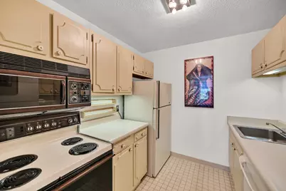 929 N Astor St #403, Milwaukee, WI 53202 - Photo 13