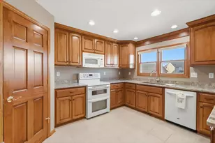 272 Highland Dr, Belgium, WI 53004 - Photo 9