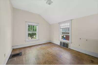 2413 E Belleview Pl, Milwaukee, WI 53211 - Photo 13
