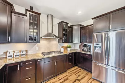734  Wolf Creek Ct, Grafton, WI 53024 - Photo 11