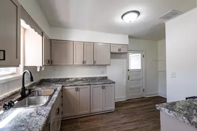 631  Pearl St, Sparta, WI 54656 - Photo 7
