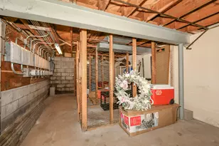 2410 W Howard Ave, Milwaukee, WI 53221 - Photo 15