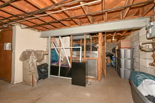 2410 W Howard Ave, Milwaukee, WI 53221 - Photo 17