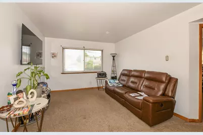 2410 W Howard Ave, Milwaukee, WI 53221 - Photo 7