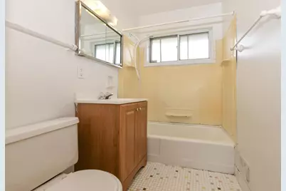 2424 W Howard Ave, Milwaukee, WI 53221 - Photo 13