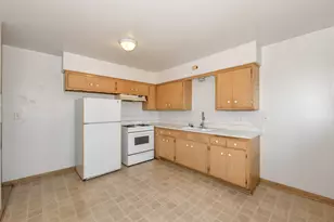 2424 W Howard Ave, Milwaukee, WI 53221 - Photo 11