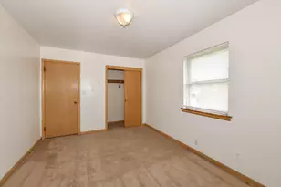 2424 W Howard Ave, Milwaukee, WI 53221 - Photo 17