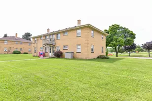 2424 W Howard Ave, Milwaukee, WI 53221 - Photo 29