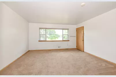 2424 W Howard Ave, Milwaukee, WI 53221 - Photo 9