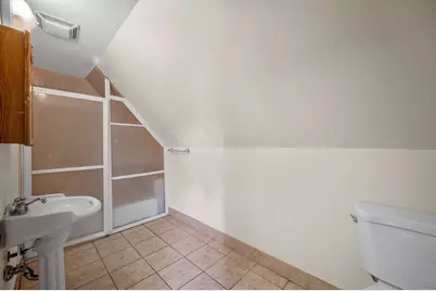 800 E Locust St, Milwaukee, WI 53212 - Photo 37