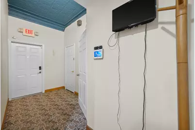 800 E Locust St, Milwaukee, WI 53212 - Photo 9