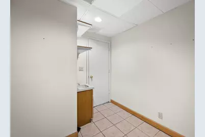 800 E Locust St, Milwaukee, WI 53212 - Photo 17