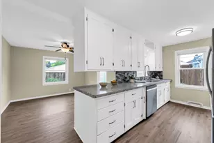 1233 Kingston Ave, Racine, WI 53402 - Photo 17