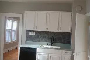 1650 N Arlington Pl, Milwaukee, WI 53202 - Photo 11
