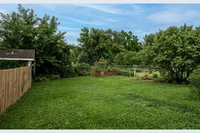 814  Buena Vista Ave, Waukesha, WI 53188 - Photo 11