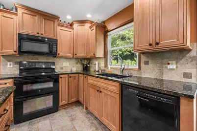 W250S4461  Center Rd, Waukesha, WI 53189 - Photo 17