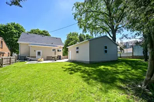 3725 S 5th Pl, Milwaukee, WI 53207 - Photo 43